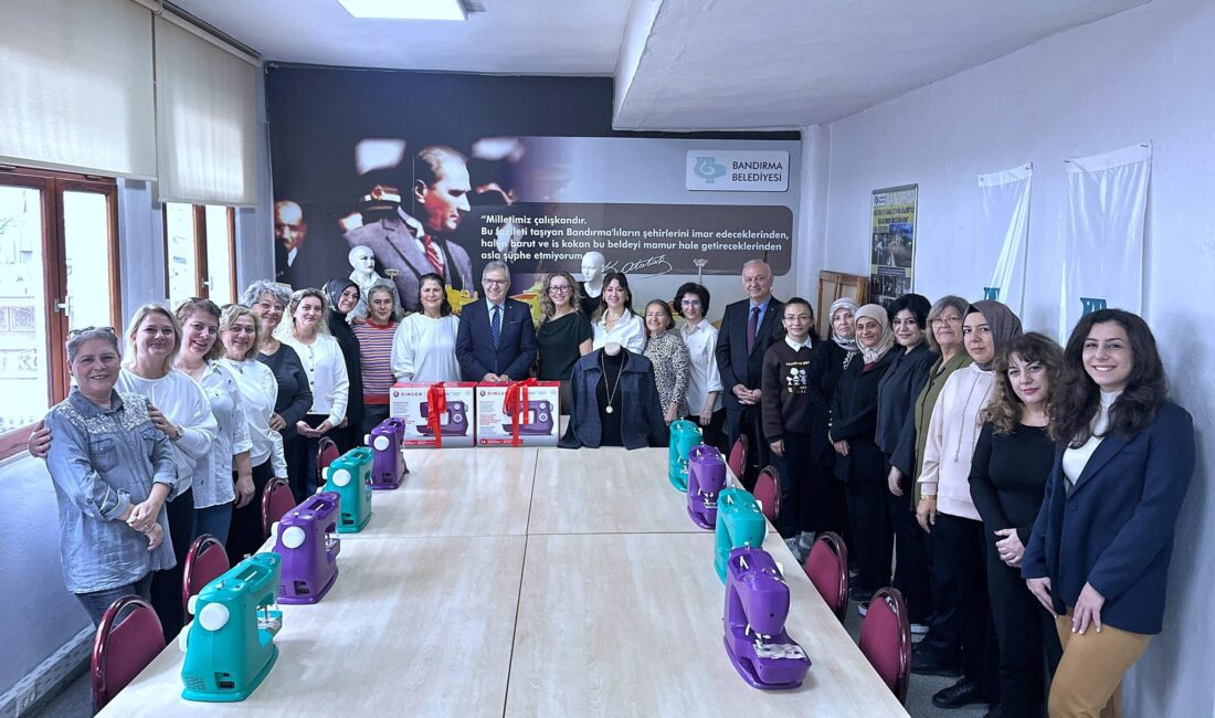 Mirza: Üreten kadınların yanındayız Bandırma Belediye Başkanı Dursun Mirza ve Belediye Başkan Yardımcısı Niyazi