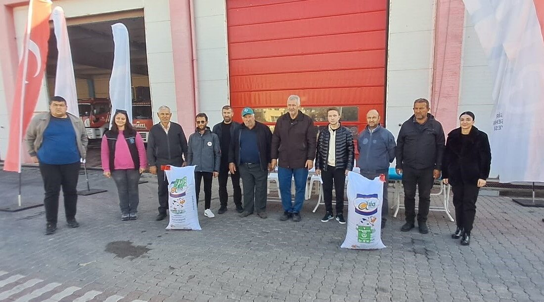 Büyükşehir Belediyesi üreticilerin yanında Balıkesir Büyükşehir Belediyesi “Tarımda Balıkesir Modeli” ile üreticileri desteklemeye devam