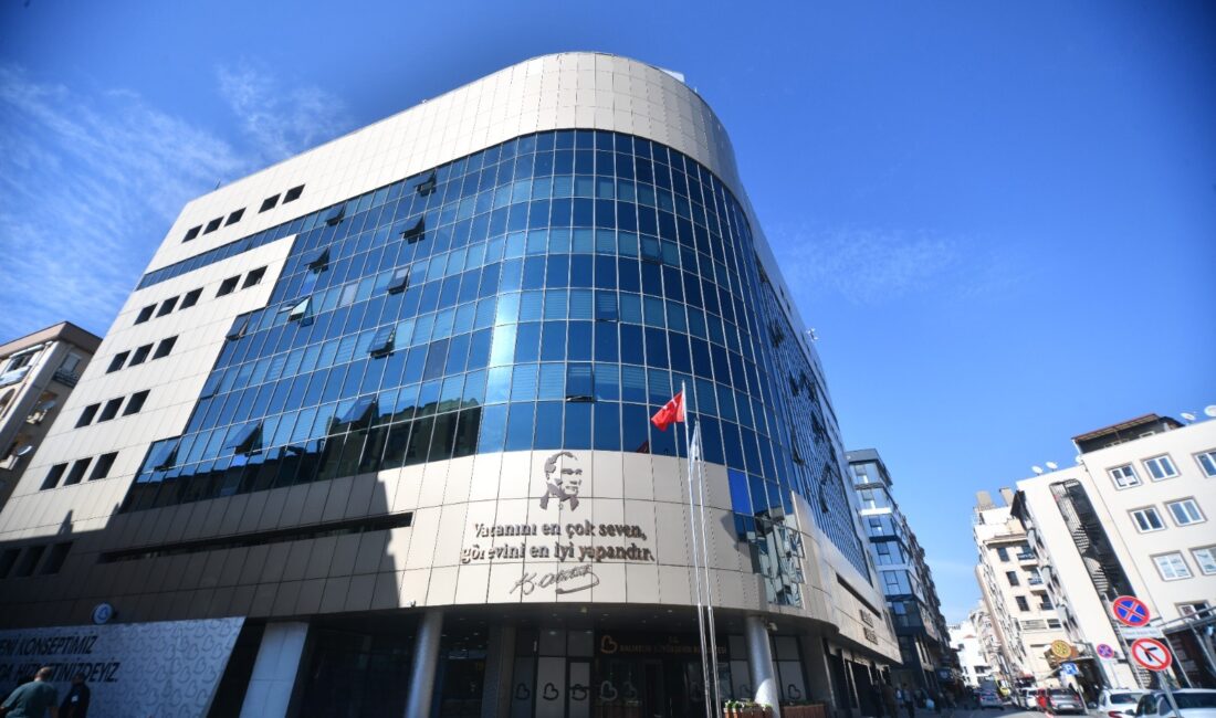 Balıkesir Büyükşehir Belediyesi kalite standartlarını yükseltiyor   Balıkesir Büyükşehir Belediyesi, sürdürülebilir yönetim yaklaşımıyla şehri geleceğe taşırken