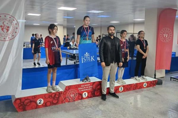 Cumhuriyet Bayramı masa tenisi yarışmaları düzenlendi