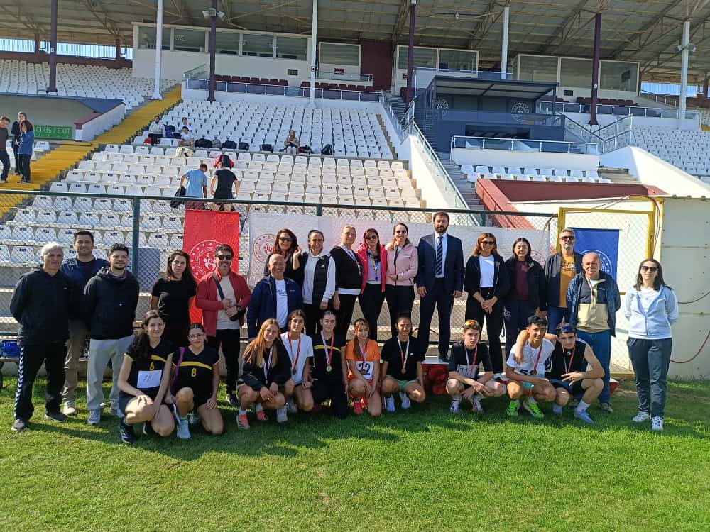 Bandırma’da Cumhuriyet Bayramı Atletizm yarışmaları düzenlendi