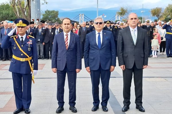 Cumhuriyet Bayramı kutlamaları törenle başladı