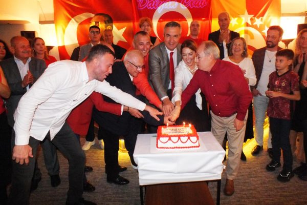 Cumhuriyetin 102. Yılında Kırımızı Beyaz Coşku