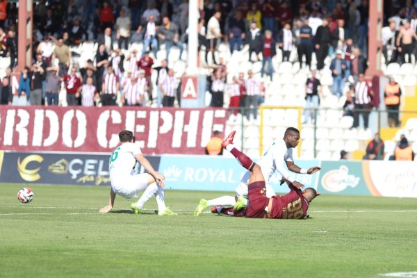 9 kişiyle 1 puan almayı başardık ( 0-0 )