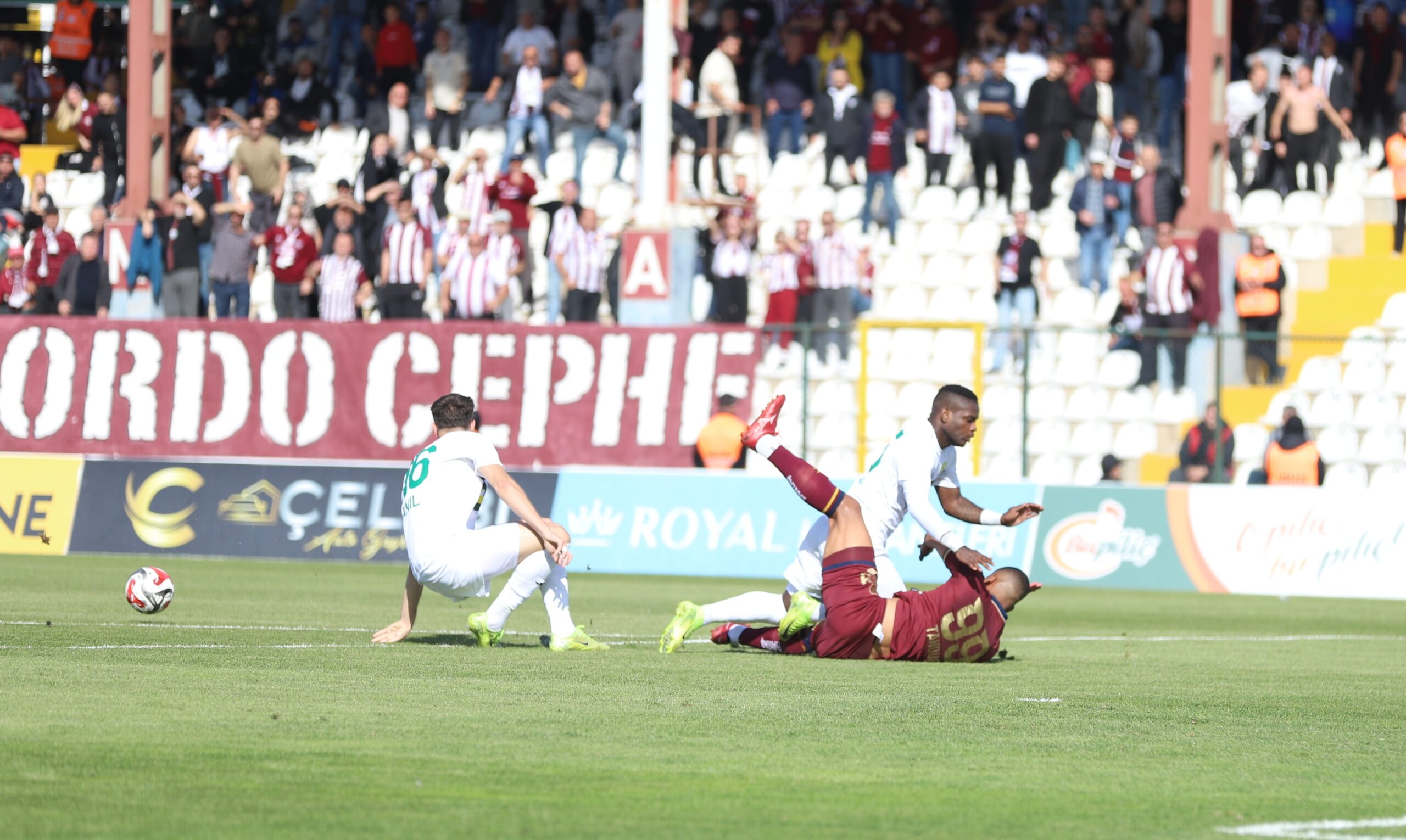 9 kişiyle 1 puan almayı başardık ( 0-0 )
