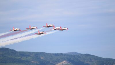 Türk Hava Kuvvetleri’nin dünyaca ünlü akrobasi timi Türk Yıldızları, Bandırma