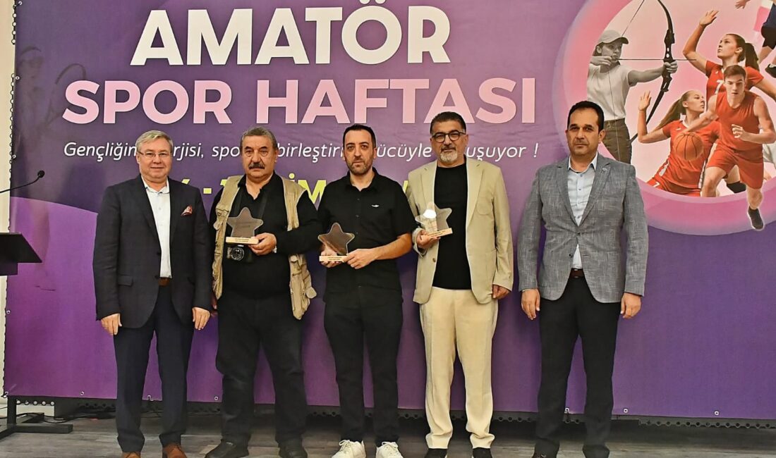 Balıkesir’de Amatör Spor Haftası “Sporun En’leri” Ödül Töreni ile Sona Erdi Balıkesir’de sporun yıldızları “Sporun En’leri Ödül Töreni”nde buluştu. Balıkesir Valiliği