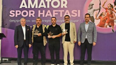 Balıkesir’de sporun yıldızları “Sporun En’leri Ödül Töreni”nde buluştu. Balıkesir Valiliği