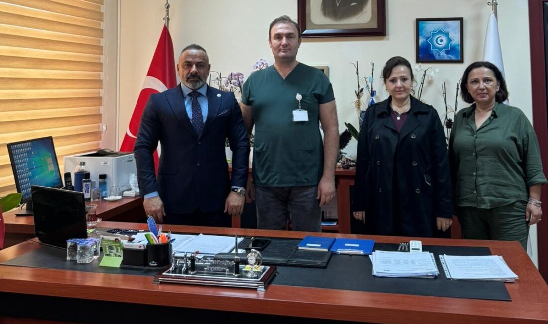 Bayram Özdemir Başhekim Gürgü’yü ziyaret etti Ak Parti Bandırma Teşkilat Başkanı Bayram Özdemir, Bandırma Eğitim ve
