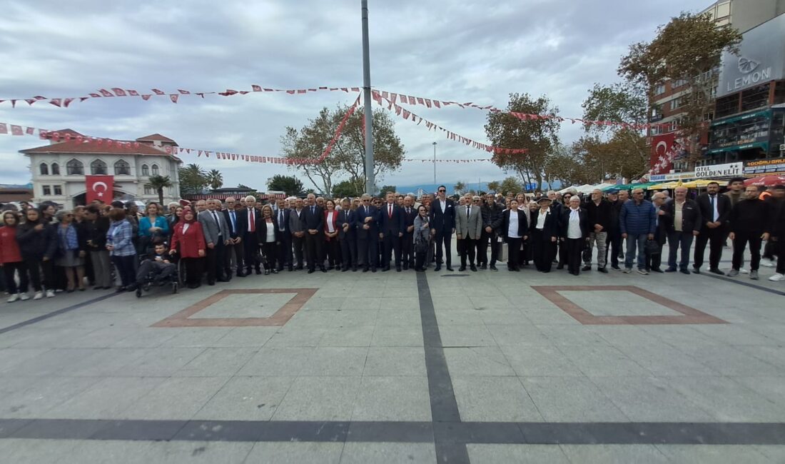 Alternatif törenlere devam Resmi kutlamalara STK’ların alınmaması sonrasında CHP’nin yıllar önce başlattığı alternatif