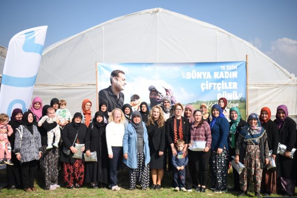 Büyükşehir’den kadın sera üreticilerinin maliyetini azaltan destekler