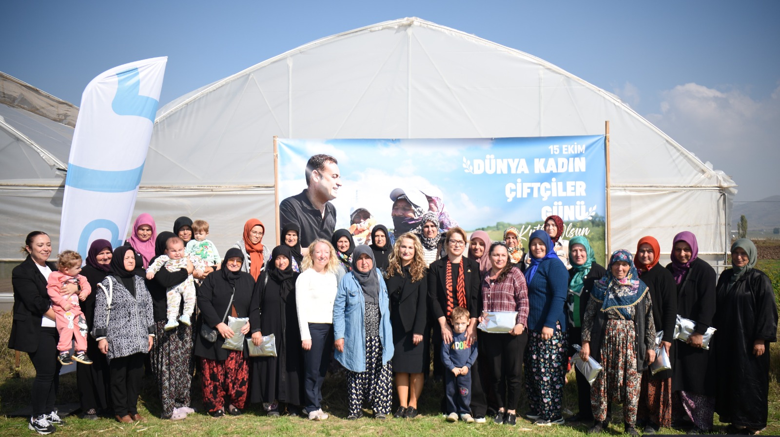 Büyükşehir’den kadın sera üreticilerinin maliyetini azaltan destekler