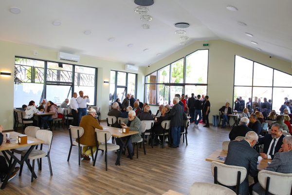Bandırma’daki emekliler Belediye’den “Emekli Cafe” istiyor