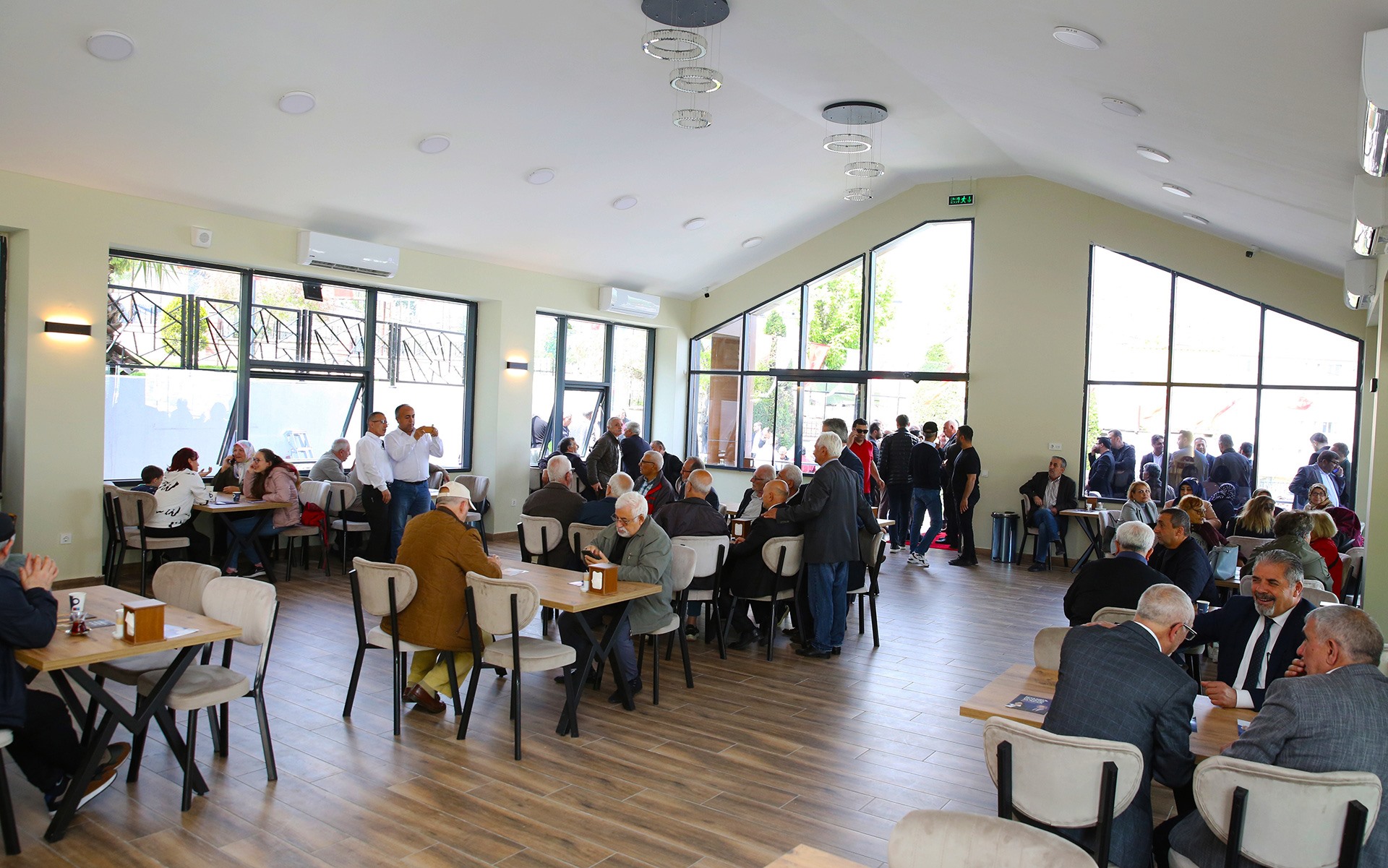Bandırma’daki emekliler Belediye’den “Emekli Cafe” istiyor