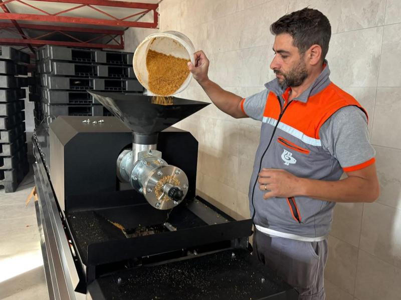 Sokak Hayvanlarının mamaları Bandırma Belediyesinden Bandırma Belediyesi, sokak hayvanlarının daha iyi koşullarda yaşaması için önemli