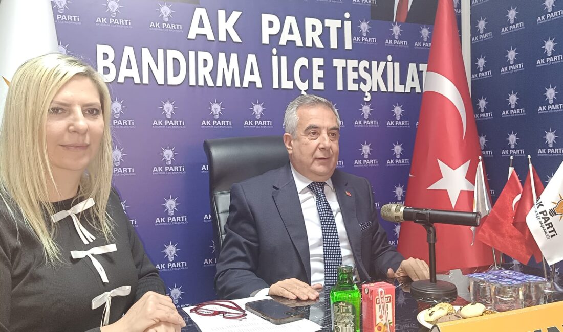 Ak Parti İlçe Başkanı düzenlediği basın toplantısında Bandırma Gündemini değerlendirdi.