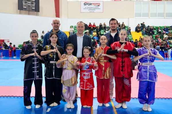 Akademi Dövüş Sanatları çifte kupa ile döndü