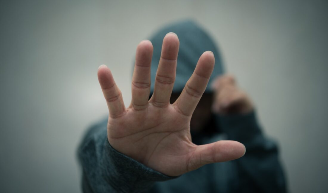 “Akran zorbalığı, aynı yaş grubundaki çocuk ya da ergenler arasında