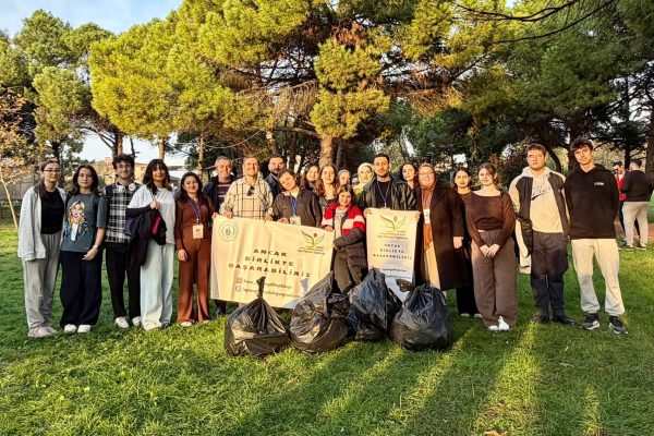 BANÜ Öğrencileri Cumhuriyet için tohumları toprakla buluşturdu