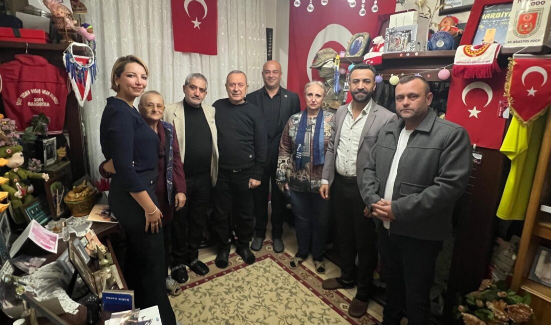 Anahtar Parti İlçe Başkanı Mehmet Tunçtop ve Yönetim kurulu üyeleri
