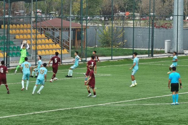 Bordo beyazlı gençlerin İstanbul zaferi