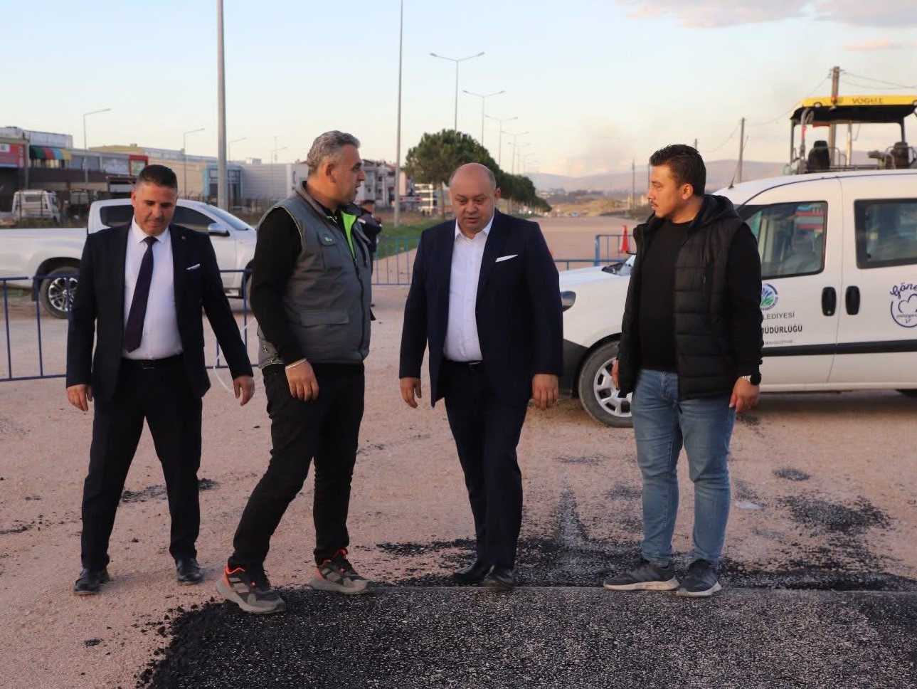 Gönen yollarına sıcak asfalt
