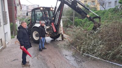Sunullah Mahallesi 15. sokakta meydana gelen beton blokların çökmesi endişeye