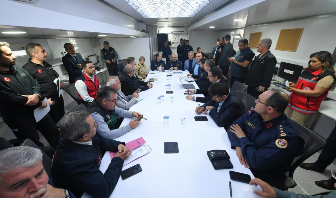 Sındırgı’da deprem koordinasyon toplantısı yapıldı Sındırgı ilçemizde meydana gelen deprem sonrası, Balıkesir Valisi İsmail Ustaoğlu,