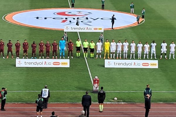 Zirve yürüyüşüne devam ( 1-0 )