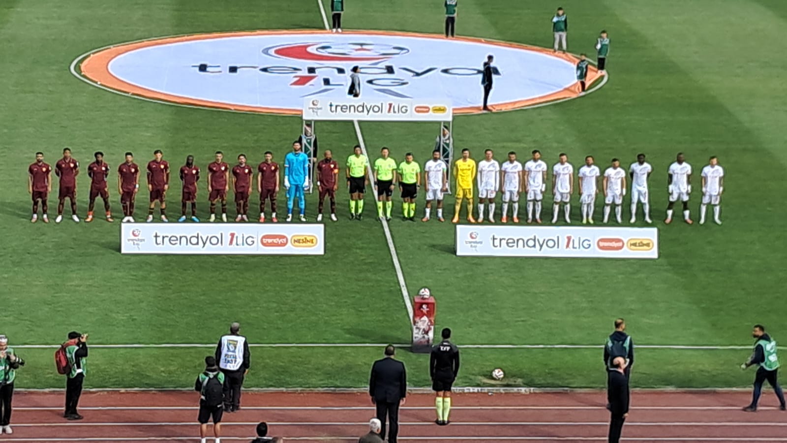 Zirve yürüyüşüne devam ( 1-0 )