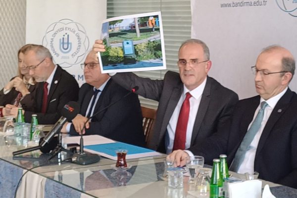 Boz: Üniversite ergen devrimci hayallerinin yeri değildir.