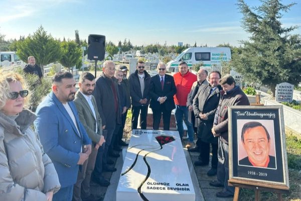Tunç Başaran mezarı başında anıldı