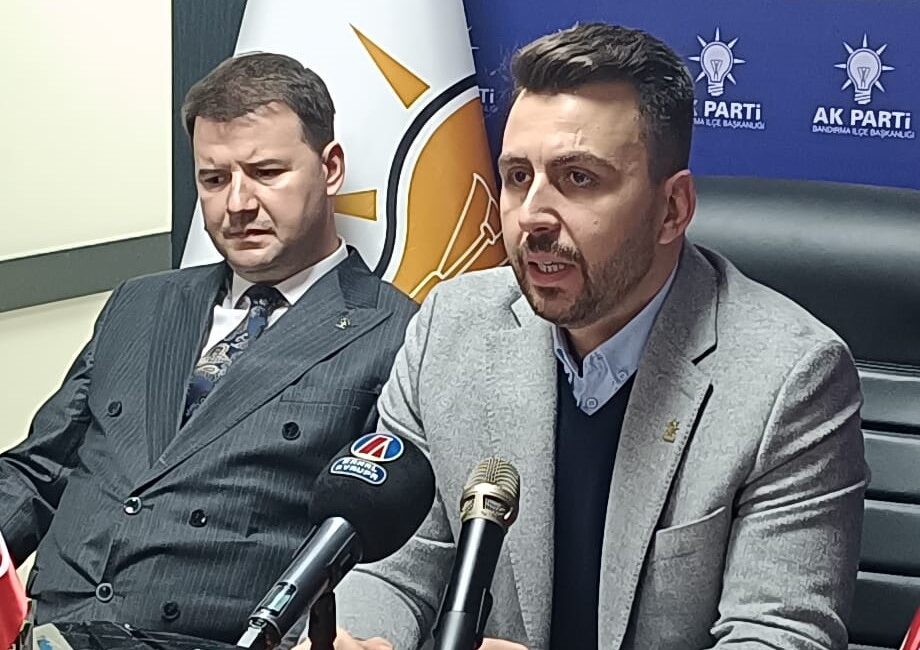 Bandırma AK Parti İlçe Teşkilatı binasında gerçekleştirilen toplantı, Balıkesir AK