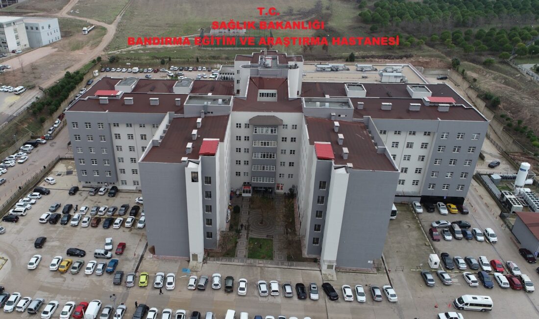 BANÜ Rektörü Prof. Dr. İsmail Boz düzenlediği basın toplantısında Bandırma