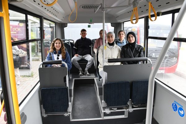 Büyükşehirden öğrencileri sevindiren ulaşım hizmeti