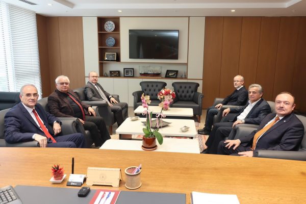 Eski rektörden yeni rektöre ziyaret