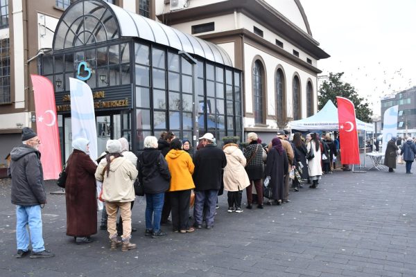 Büyükşehirden 20 ilçede kandil ikramı