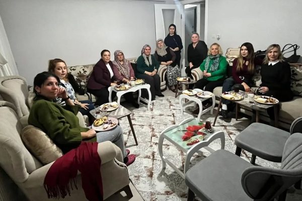 CHP’li kadınlar Yeni Yenice Mahallesinde