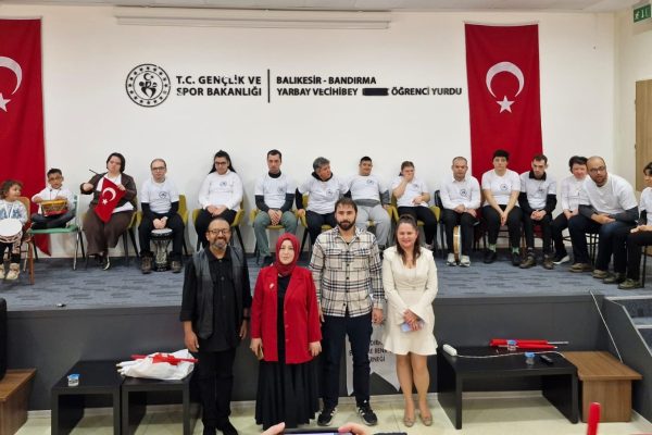 Yarbay Vecihibey Yurdu’nda “Engelime Renk Ver” Etkinliği