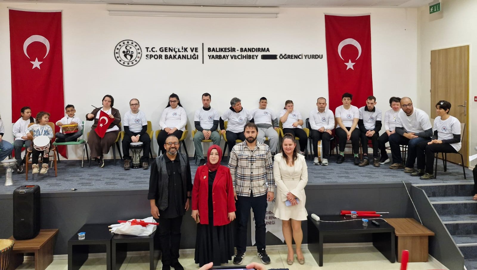 Yarbay Vecihibey Yurdu’nda “Engelime Renk Ver” Etkinliği