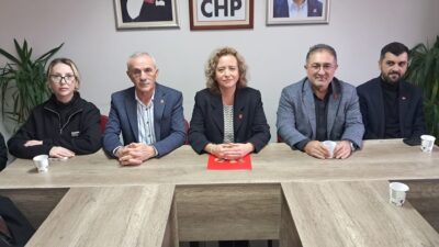 CHP İlçe Başkan Yardımcısı Ayça Keskinler ilçe binasında düzenlediği  basın