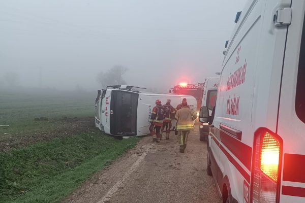 Devrilen okul aracında 8 öğrenci hafif yaralandı