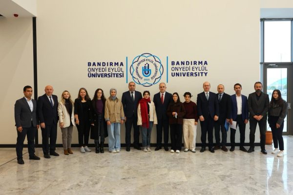 911 Arama Kurtarma ve Dağcılık Topluluğu Rektör Boz’u Ziyaret Etti