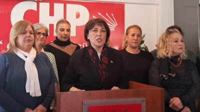 CHP Kadın Kolları Başkanı Filiz Özdemir yaptığı basın açıklamasında Bugün,