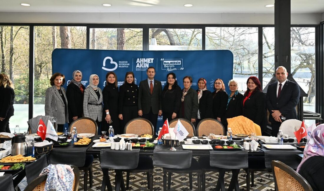 &nbsp; Kadın muhtarlarla bir araya gelen Balıkesir Büyükşehir Belediye Başkanı