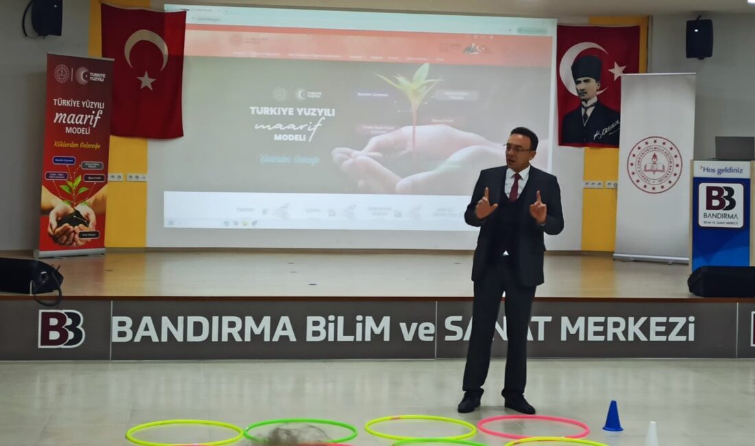 Bandırma’da görev yapan öğretmenler Türkiye Yüzyılı Maarif Modeli kapsamında İlçe