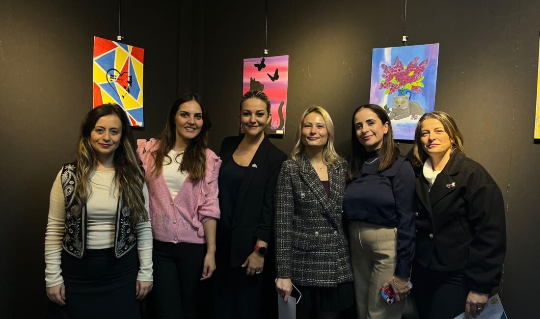 Öğretmen ve öğrencilerin ortak emeğiyle hazırlanan “Öğretmenin Gözünden Sanat” adlı