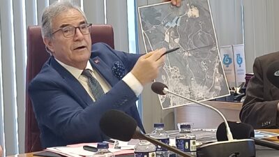 Bandırma Belediye Başkanı Dursun Mirza düzenlediği basın toplantısında gündemdeki konular