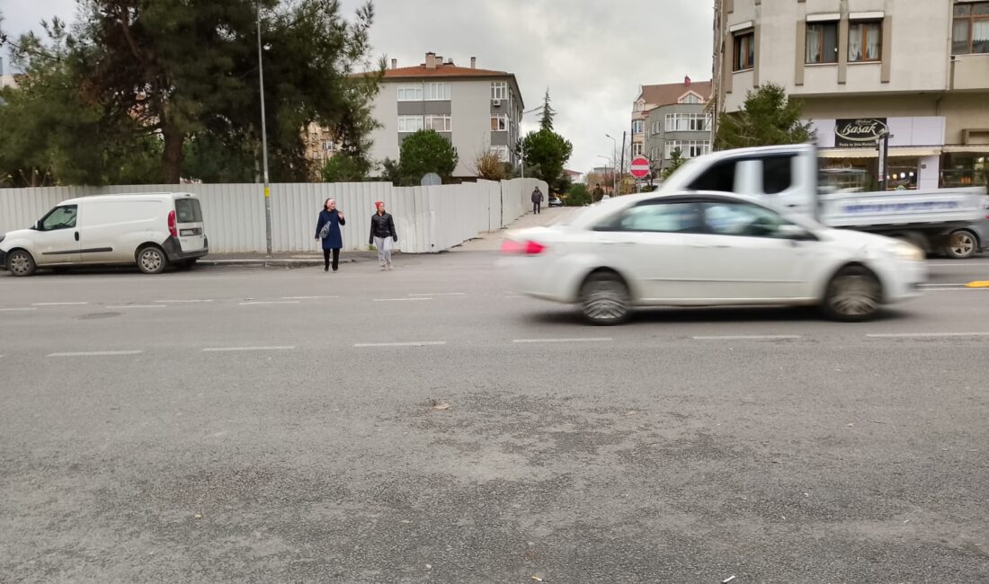 ‎Bandırma Belediyesi’nin Paşakent Mahallesi Mehmetçik Caddesinde yaptığı kaldırım ve yol
