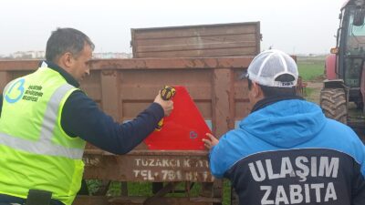 Balıkesir Büyükşehir Belediyesi tarafından traktör römorklarının gece görünürlüğünü artırmak ve